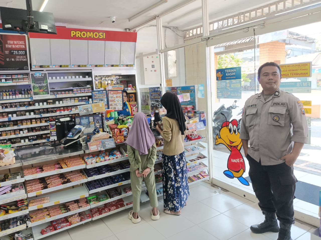 Anggota Polsek Dander Gelar Patroli Pertokoan Indomaret, Jaga Kamtibmas Tetap Kondusif