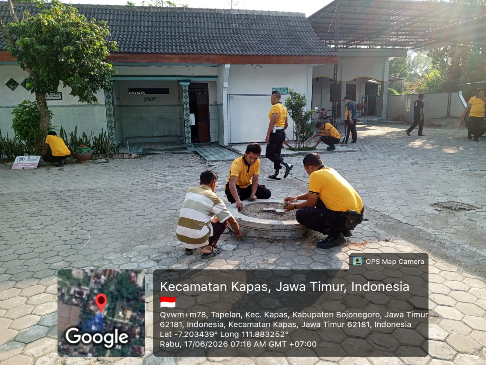 Polsek Kapas Gelar Bakti Religi Kerja Bakti di Masjid At Taqwa Desa Tapelan, Perkuat Sinergi dengan Masyarakat