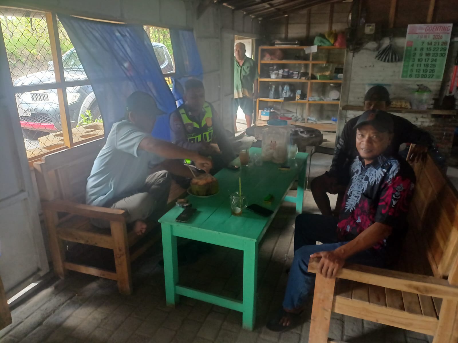 Bhabinkamtibmas Polsek Margomulyo Giat Sambang dan Dialogis Dengan Warga Masyarakat.