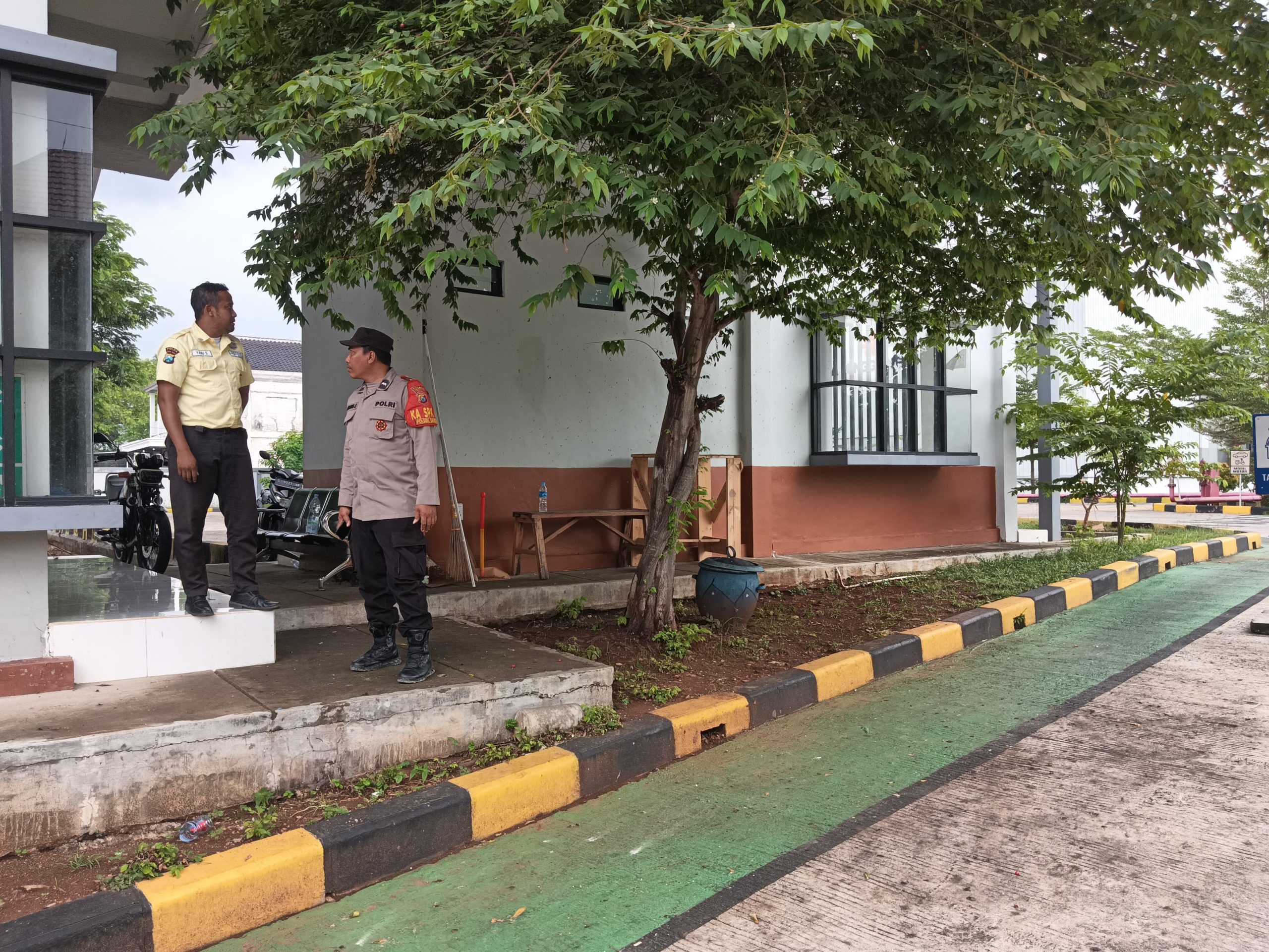 Jaga Stok Pangan Nasional, Polsek Dander Patroli Dialogis ke Gudang Bulog Desa Kunci