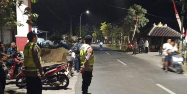 Anggota Polsek Sukosewu laksanakan Patroli Malam