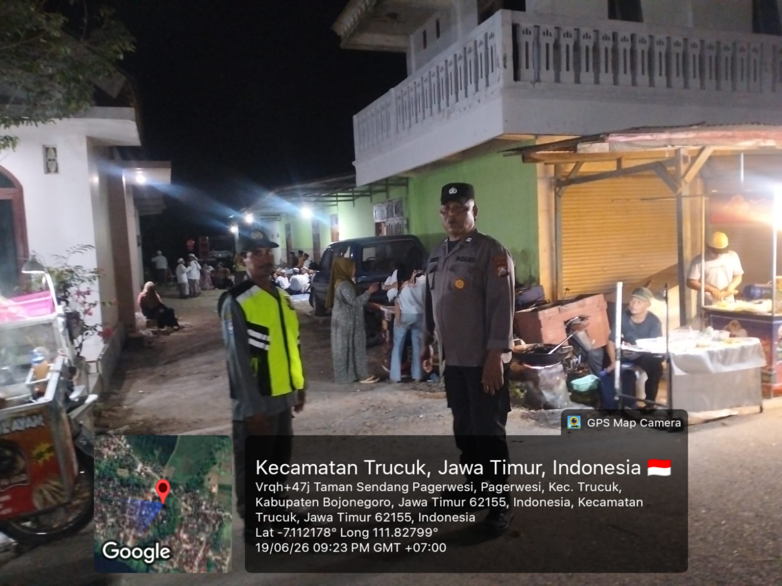 Polsek Trucuk Bersinergi Amankan Sholawatan Dalam Rangka Tasyakuran Dan Pelepasan Siswa Kelas VI MI Al Hikmah