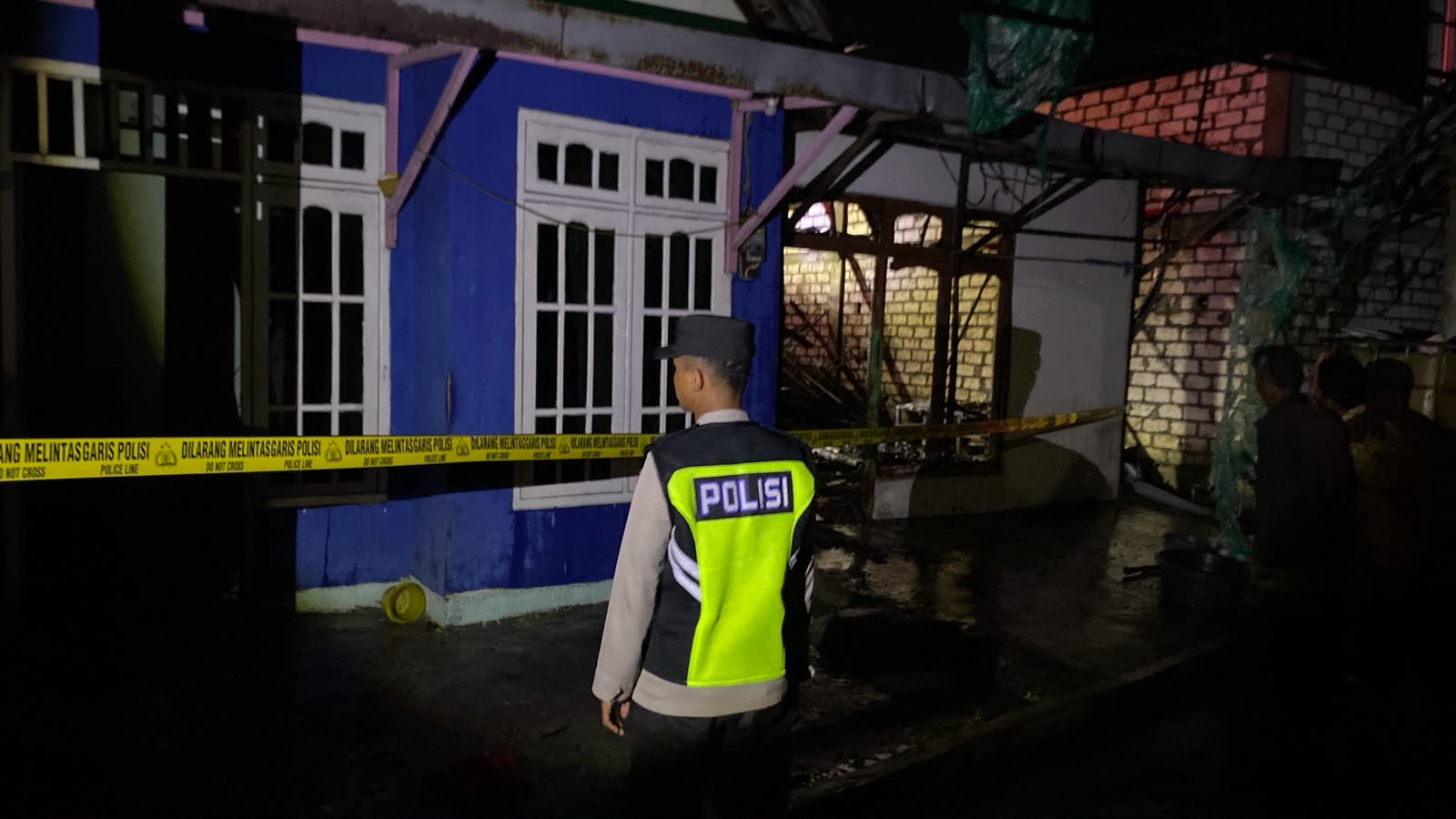 Respon Cepat Polsek Baureno Datangi TKP Kebakaran Rumah