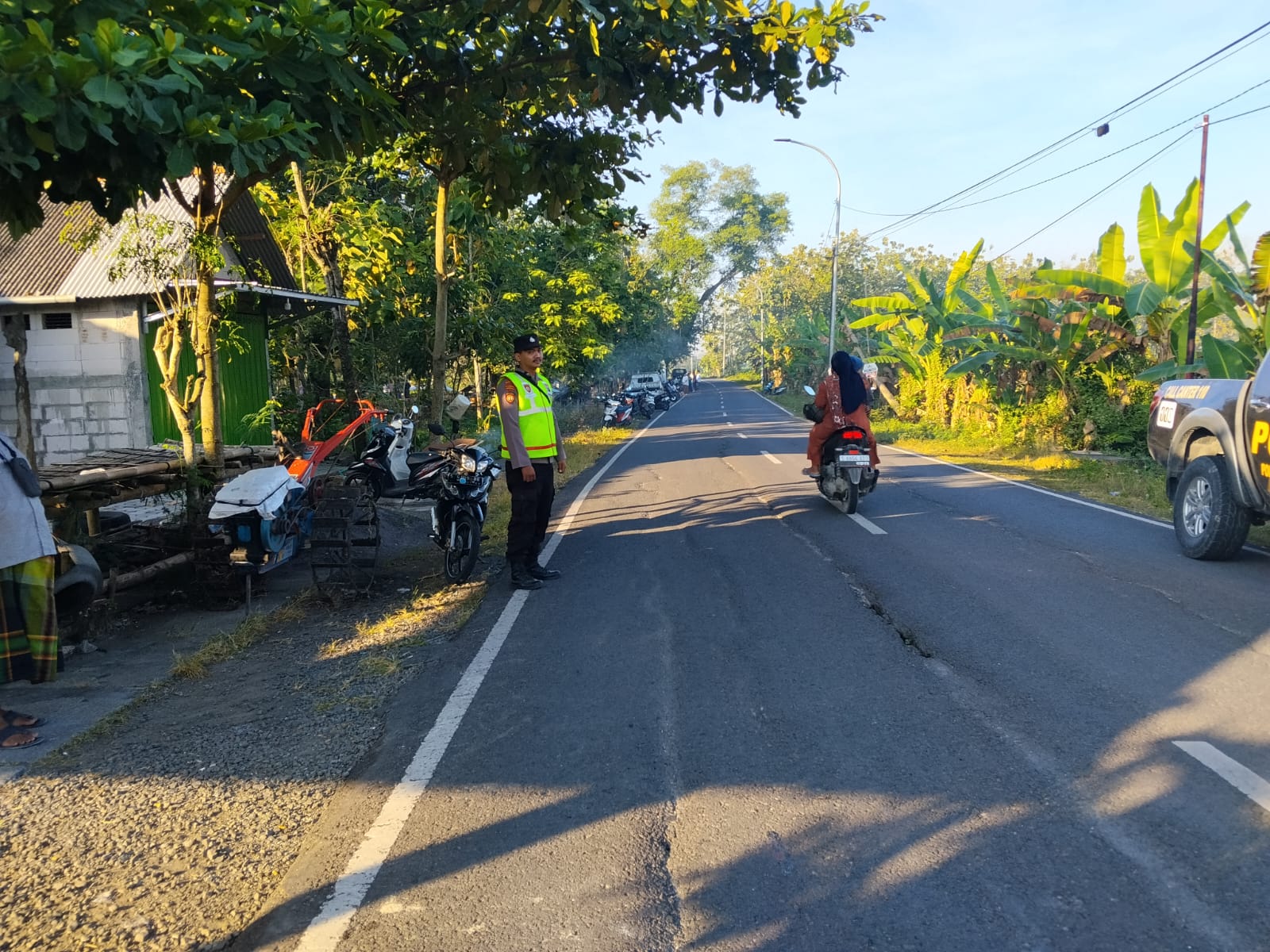 Cegah laka lantas Polsek Tambakrejo laksanakan pengaturan Pagi di jalur padat kendaraan