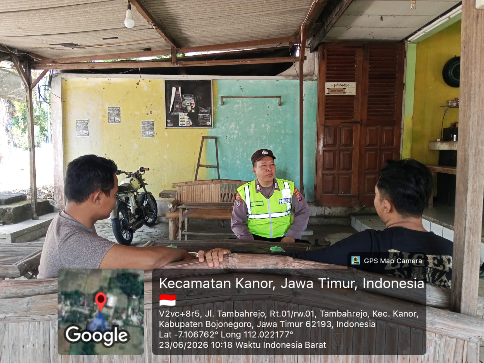 Personel Polsek Kanor Patroli Dialogis Sekaligus Titip Pesan Kamtibmas