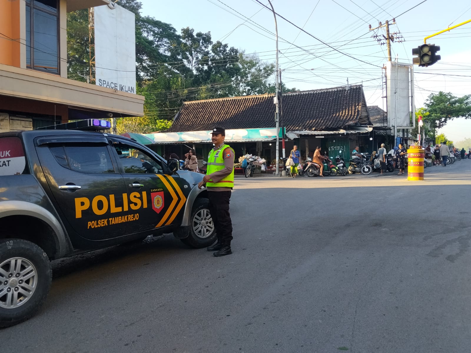 Cegah laka lantas Polsek Tambakrejo laksanakan pengaturan Pagi