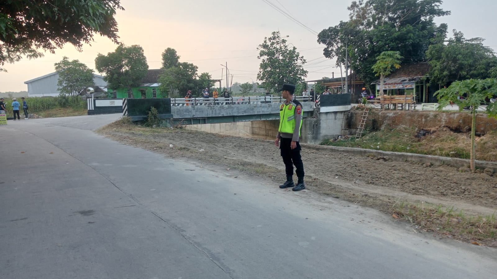 Piket jaga polsek Sukosewu laksanakan sapa pagi