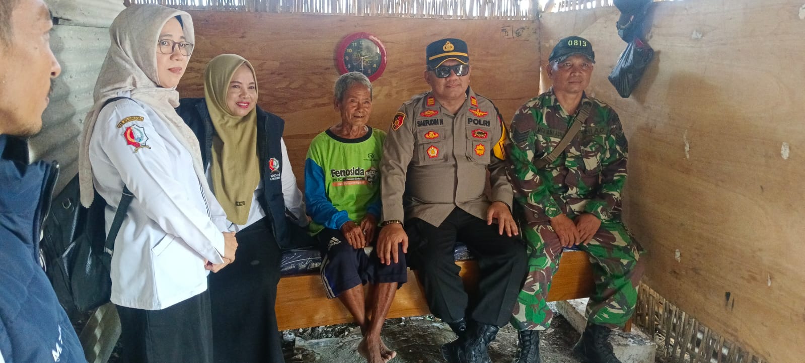 Menyambut Hari Bhayangkara Polsek Kalitidu Berikan Bantuan Pada Warga Kurang Mampu