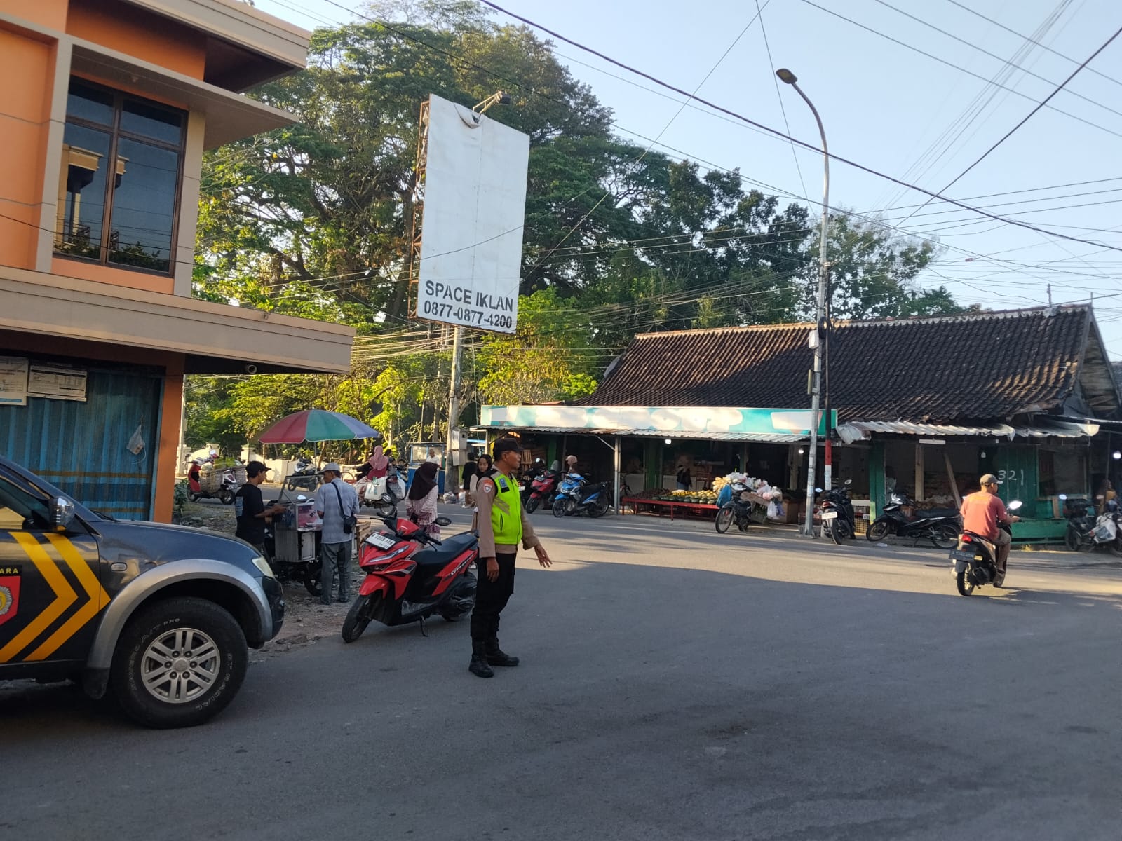 Cegah laka lantas Polsek Tambakrejo laksanakan pengaturan Pagi