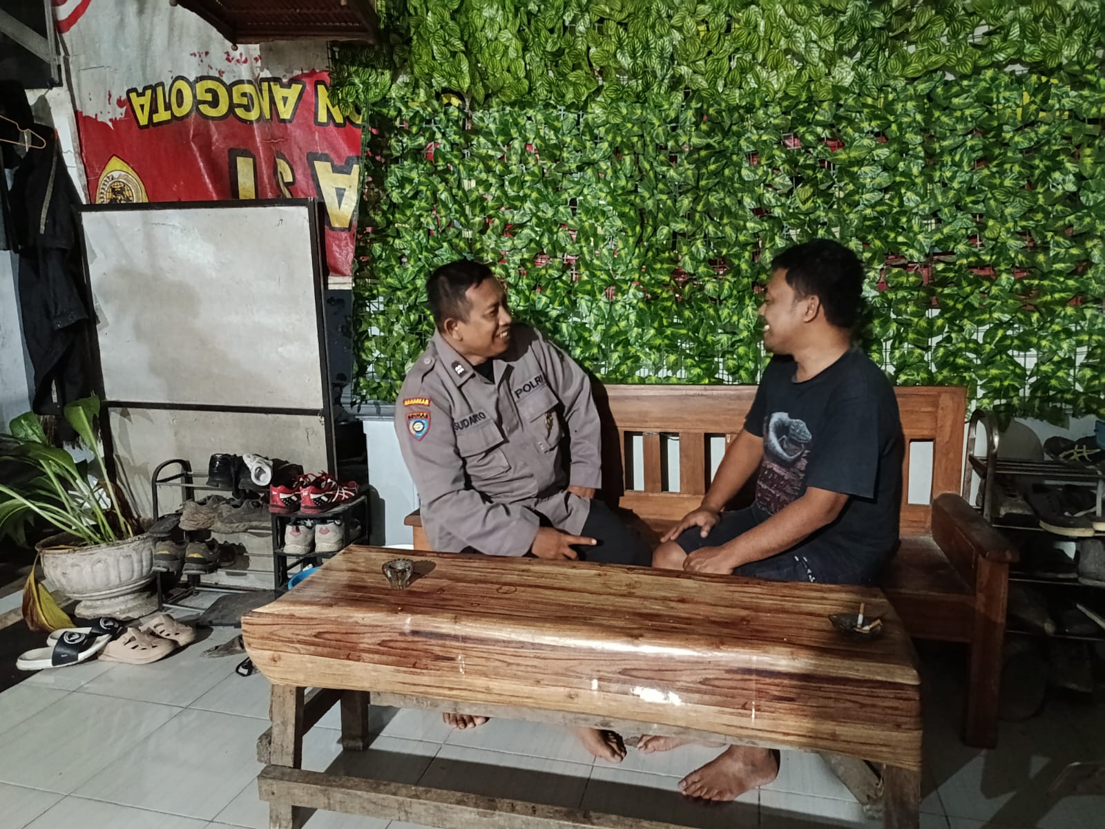 Sambang dan Berdialog, Kanit Binmas Ajak Masyarakat Berperan Aktif Dalam Harkamtibmas