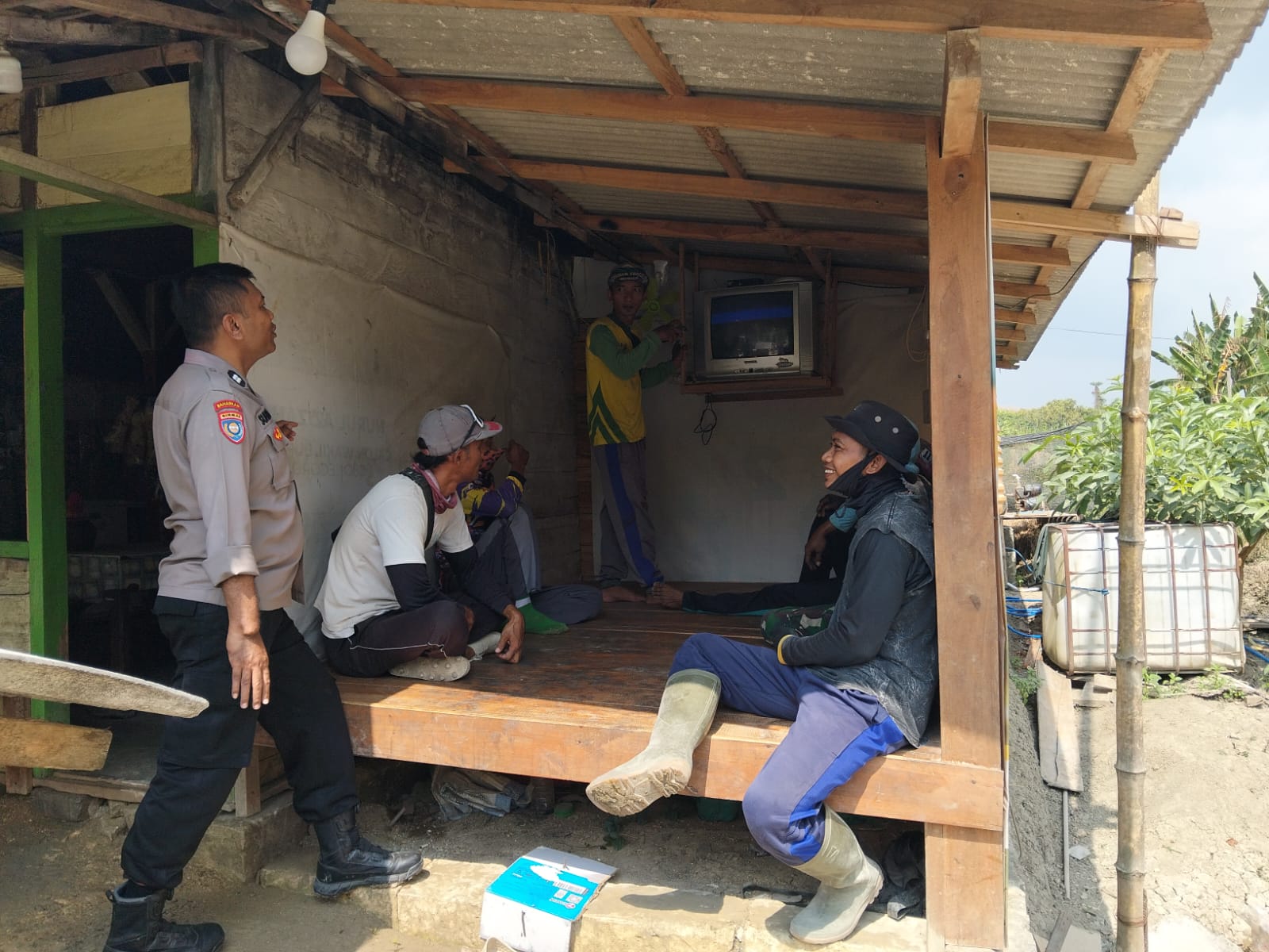 Bhabinkamtibmas Desa Bubulan Polsek Sambang Kamtibmas Dan Dialogis Dengan Warga Masyarakat