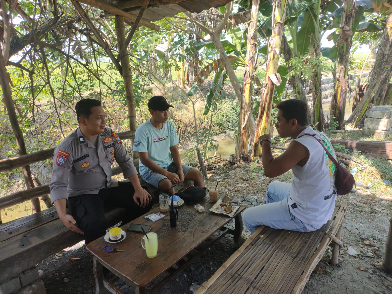 Patroli Dialogis Sapa Siang Polsek Baureno Antisipasi Gangguan Kamtibmas