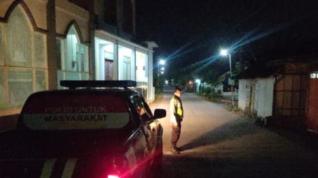 Anggota Polsek Sukosewu laksanakan Patroli Malam