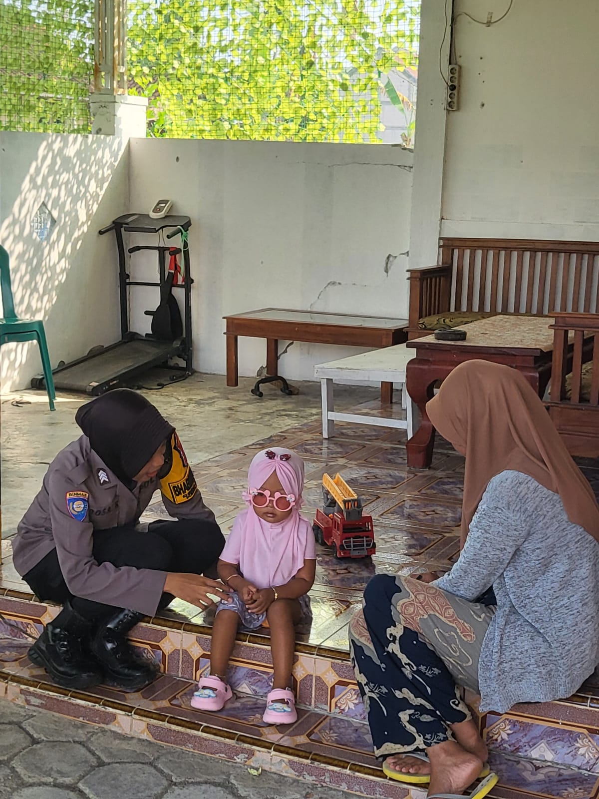 Bhabinkamtibmas Polsek Kanor Sambang Warga