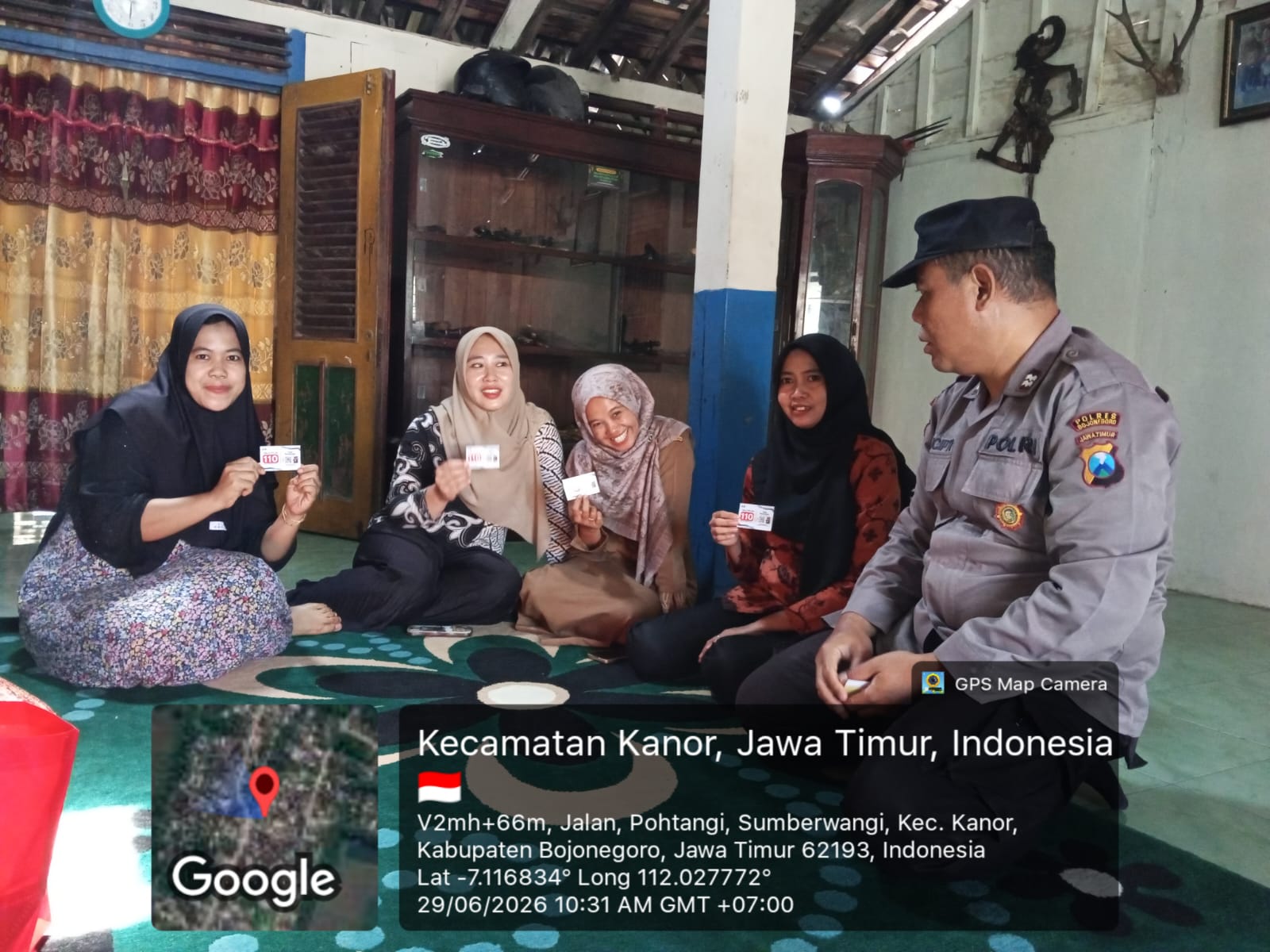 Bhabinkamtibmas Polsek Kanor Berkunjung Ke Warga