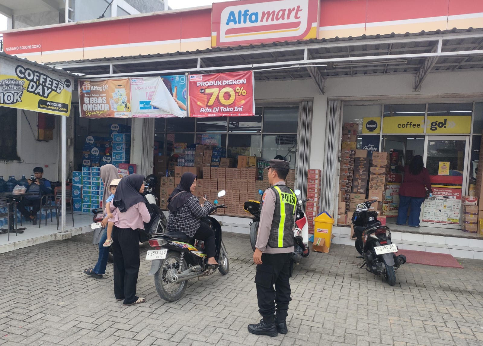 Patroli siang Hari Himbau warga Cegah 3C agar Tetap waspada Berikan rasa aman