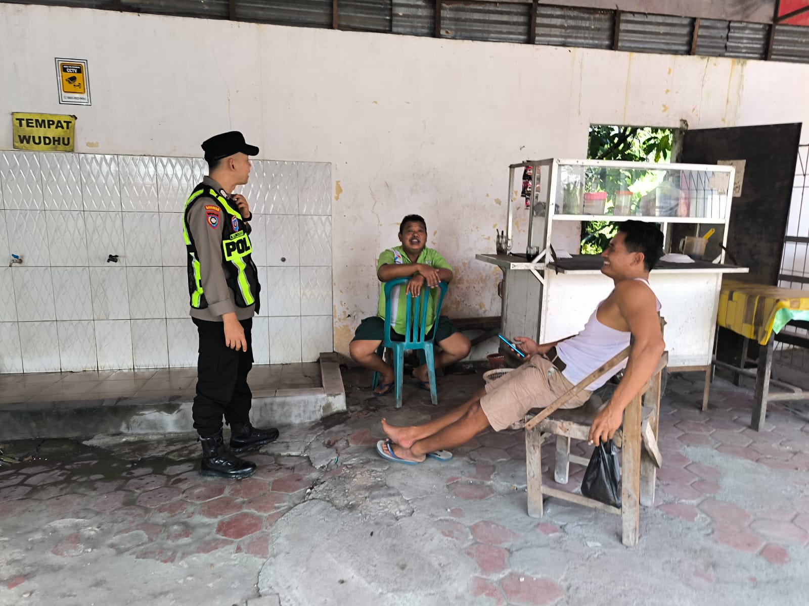 Polsek Baureno Laksanakan Patroli Dialogis, Wujudkan Situasi Aman Kondusif di Masyarakat