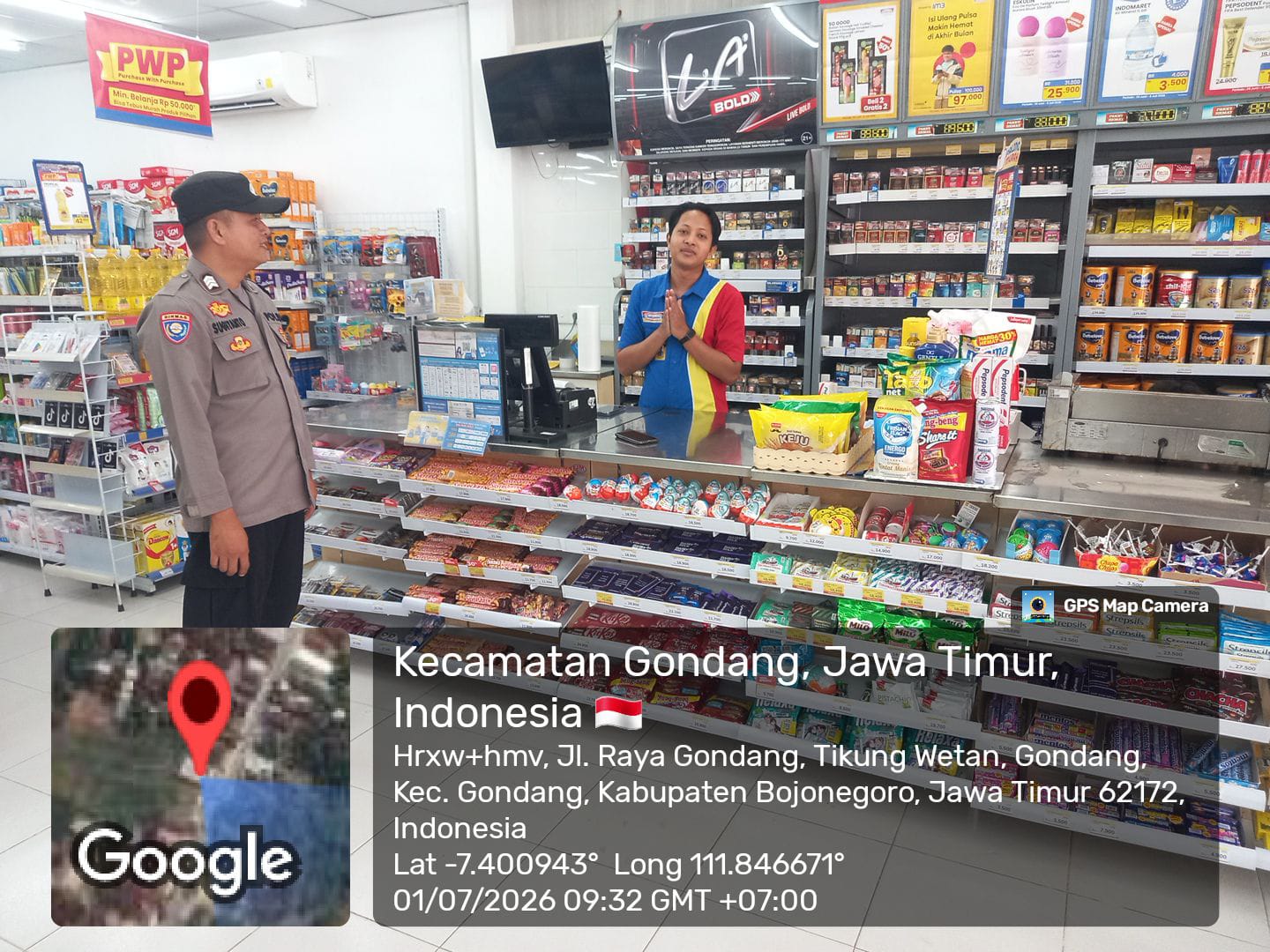 Anggota Polsek Gondang Giat patroli Dialogis dengan pegawai Indomaret