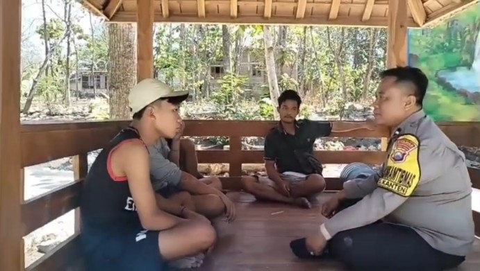 Sambangi Tongkrongan Pemuda, Patroli Dialogis Polsek Trucuk Beri Imbauan Kamtibmas
