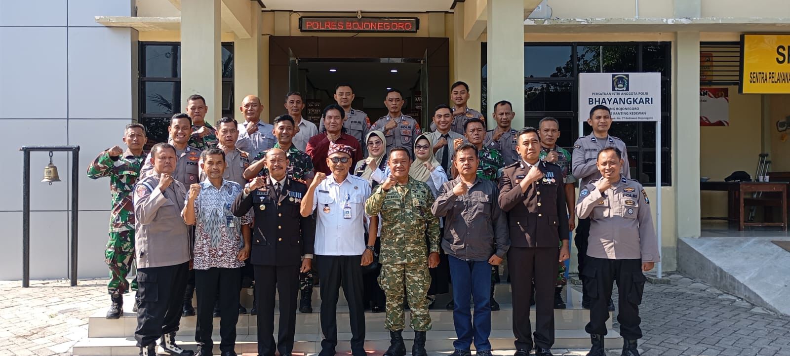 Surprise HUT Bhayangkara ke-80, Forkopimcam Beri Kejutan Untuk Polsek Kedewan