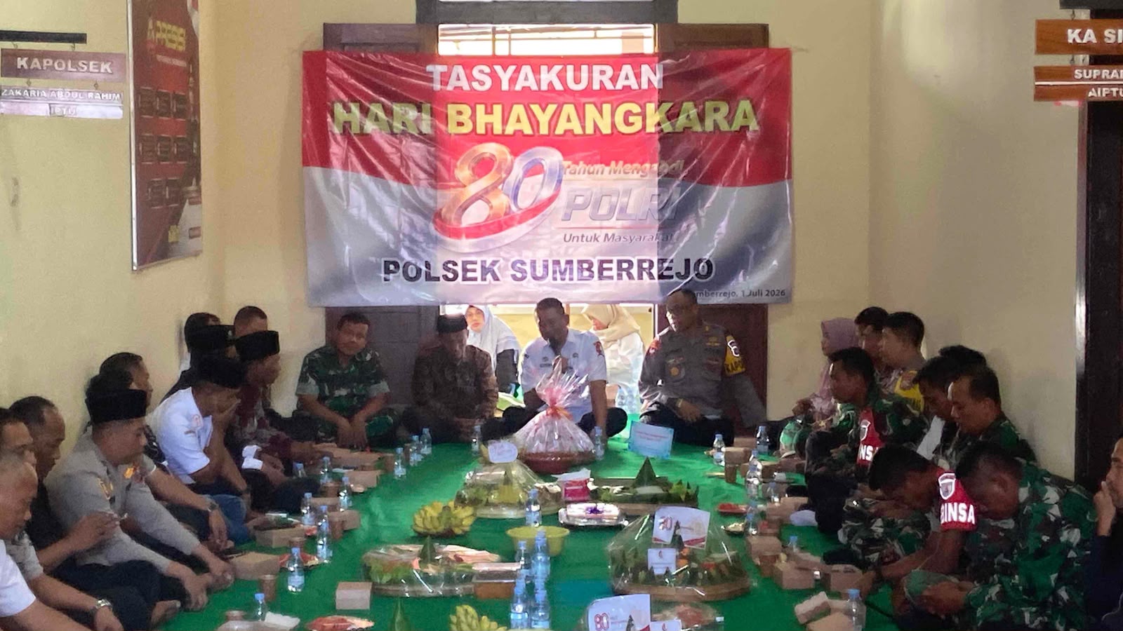 TASYAKURAN HUT BHAYANGKARA KE-80, POLSEK SUMBERREJO PERKUAT SINERGI BERSAMA FORKOPIMCAM DAN SELURUH ELEMEN MASYARAKAT