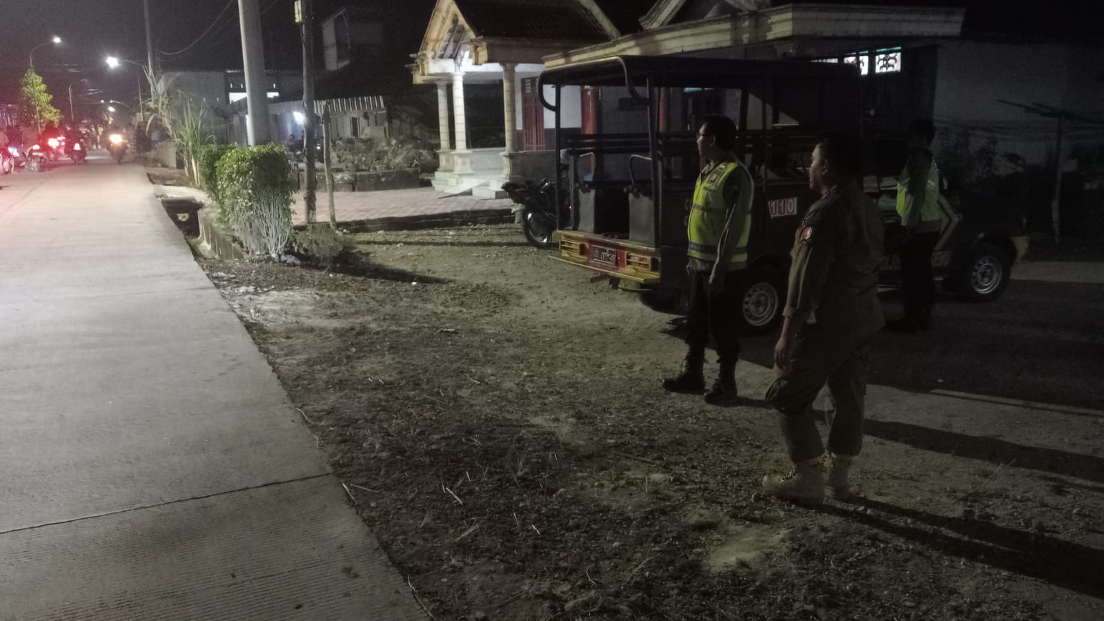 Anggota Polsek Sukosewu laksanakan Patroli Malam
