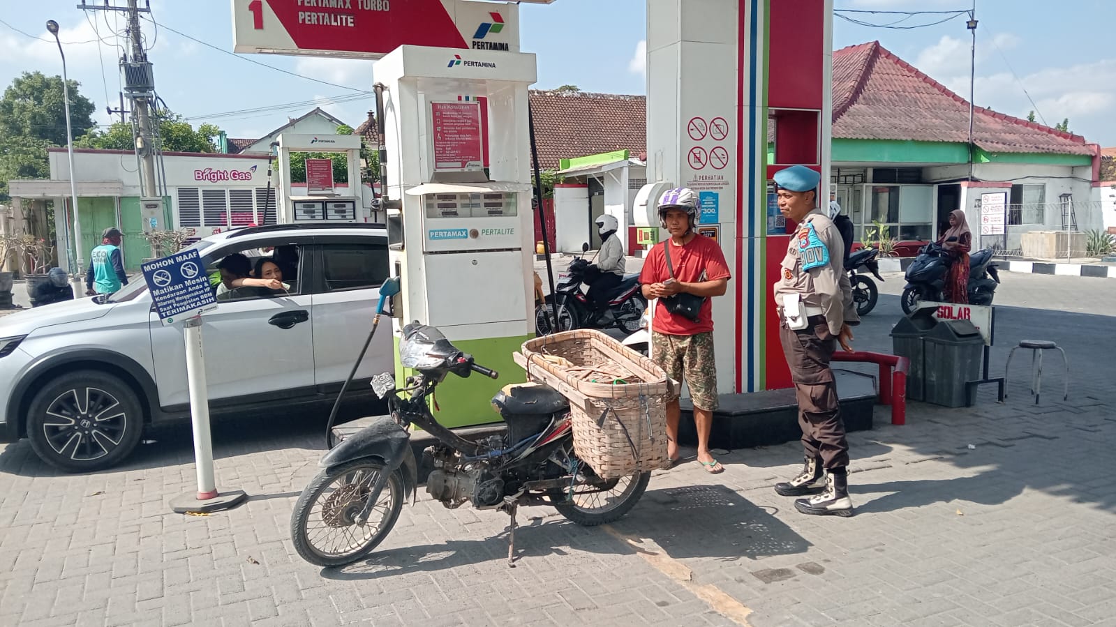 Jaga Situasi Kamtibmas Tetap Kondusif, Polsek Padangan Tingkatkan Patroli Siang di SPBU Wilayah Padangan