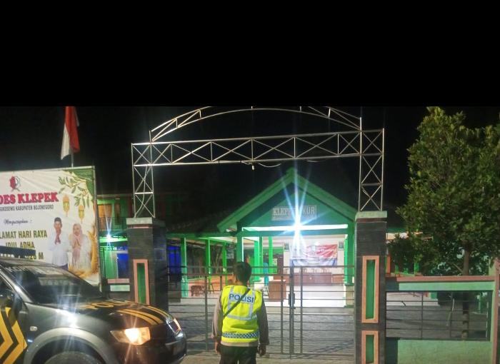 Anggota Polsek Sukosewu laksanakan Patroli Malam