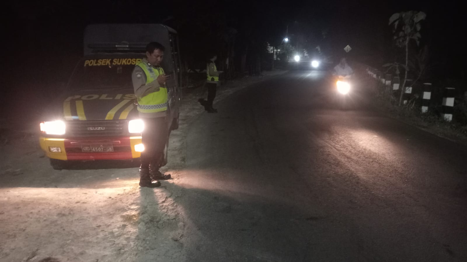Anggota Polsek Sukosewu laksanakan Patroli Malam
