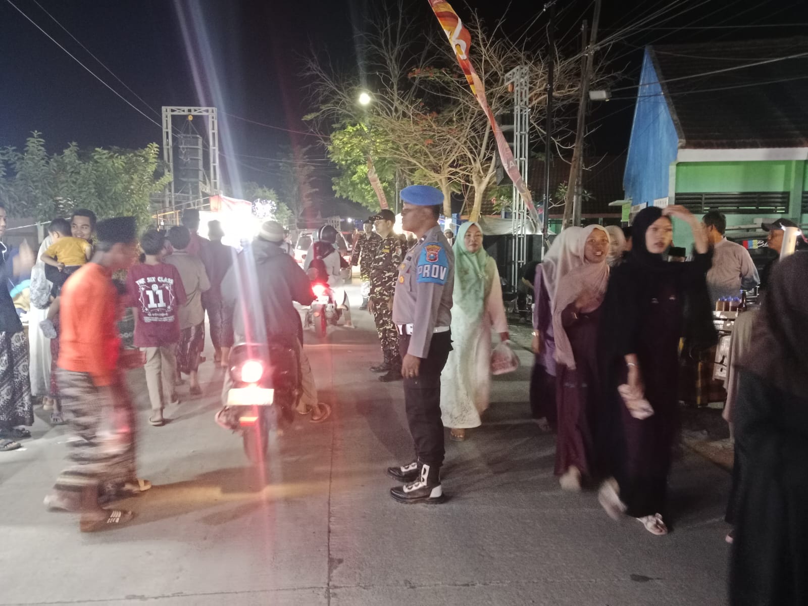 Urai Kemacetan Polsek Ngasem Laksanakan Pengaturan Lalin