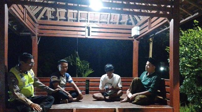 Anggota Polsek Sukosewu laksanakan Patroli Malam