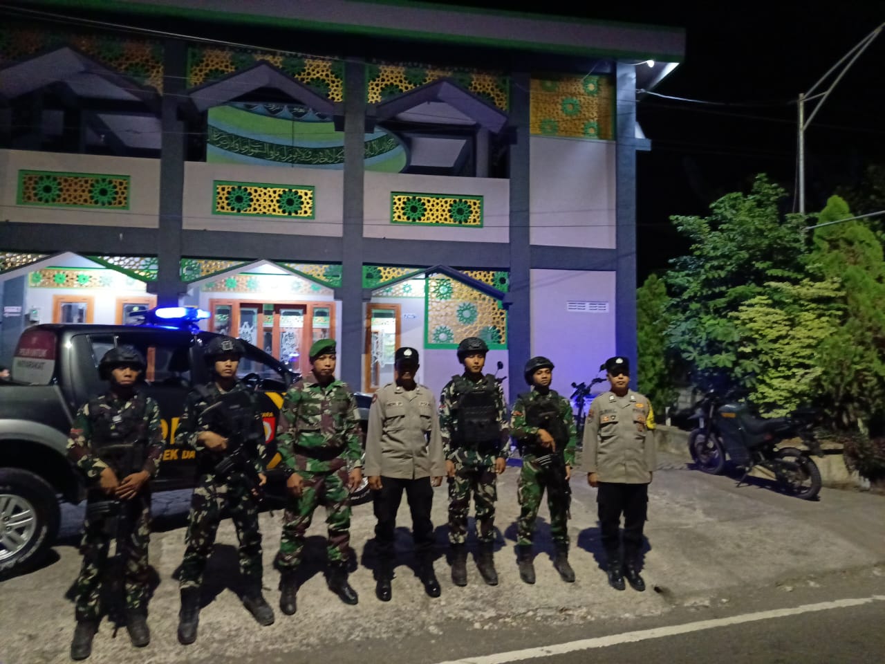 Sinergitas TNI-Polri, Anggota Polsek Dander Patroli Malam Gabungan Bersama Yon TP 885 Belibis Putih