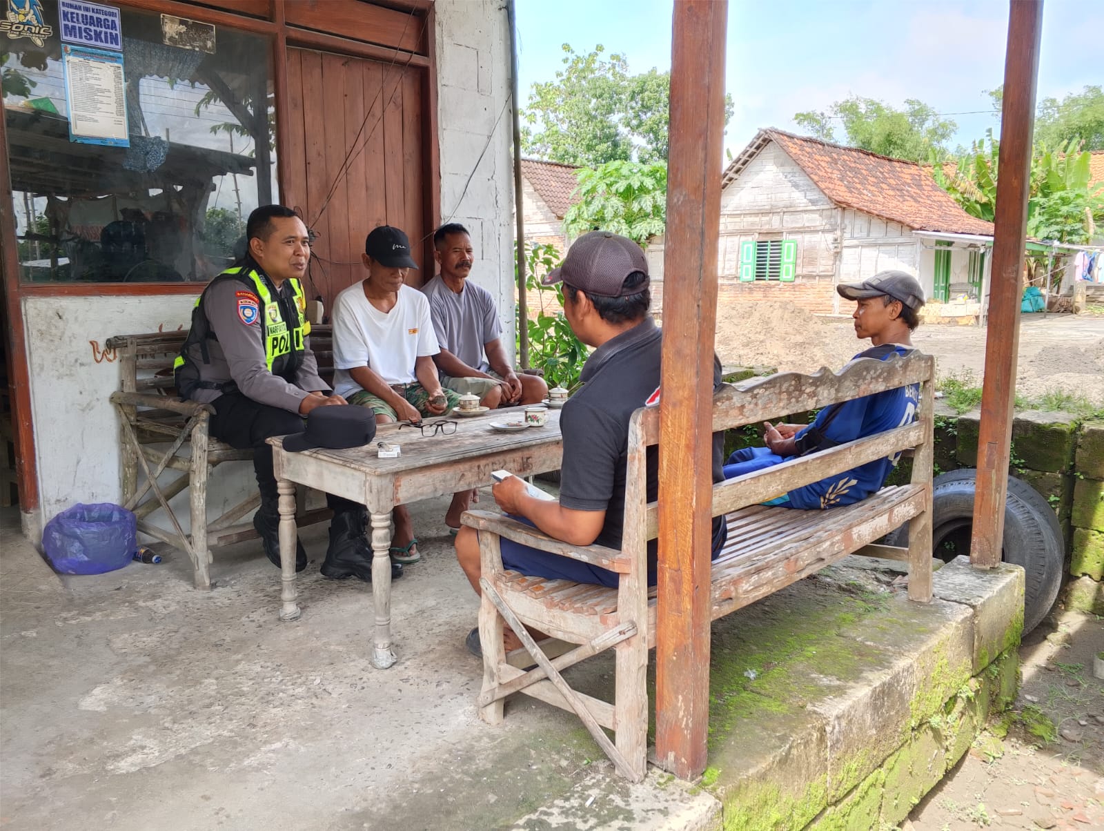 Imbau Peduli Dalam Harkamtibmas, Bhabinkamtibmas Aktif Sambangi Masyarakat
