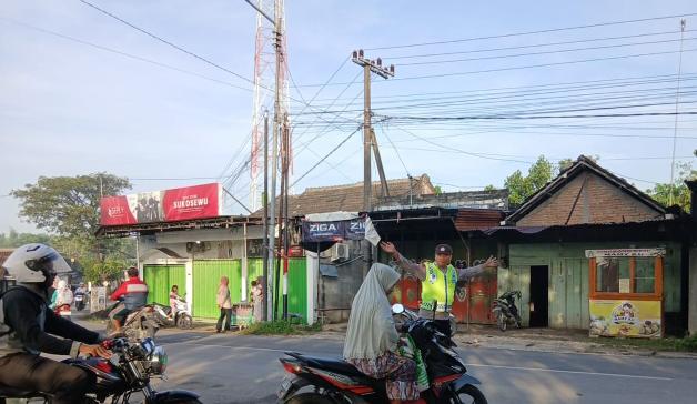Piket jaga Polsek Sukosewu laksanakan sapa pagi