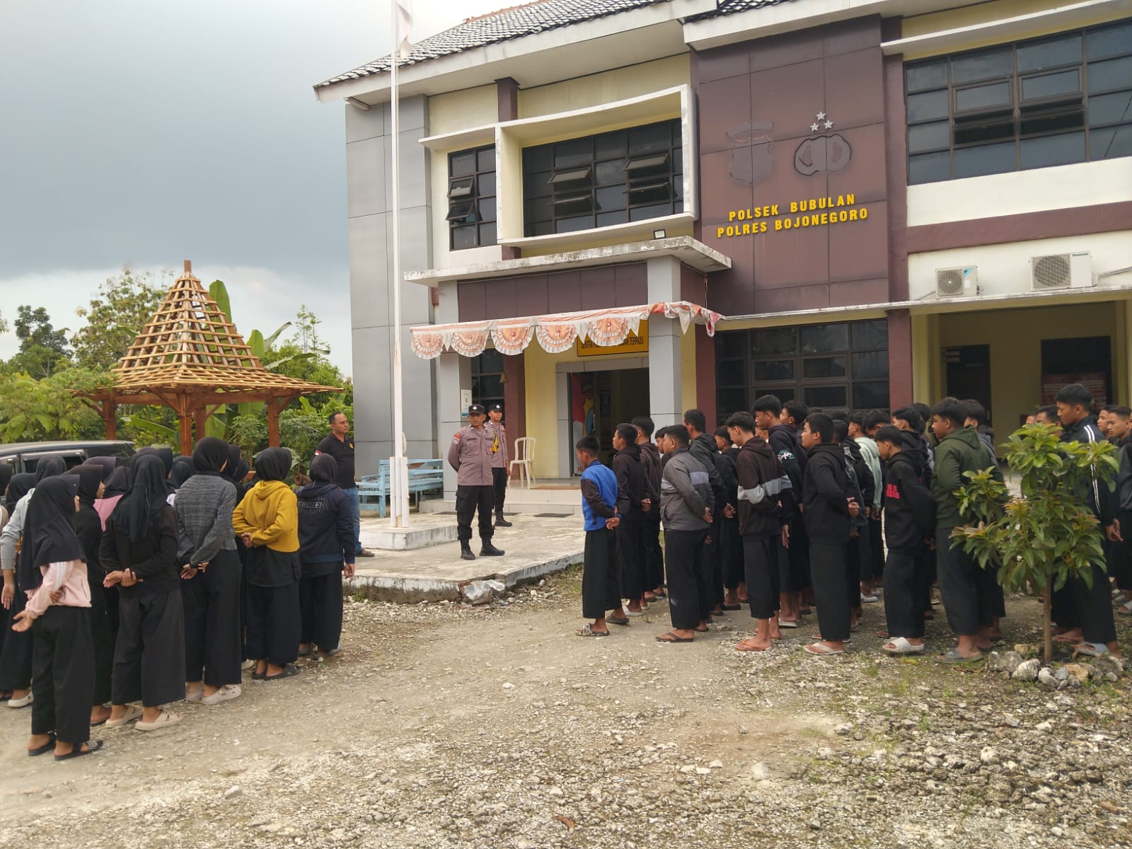 Polsek Bubulan Lakukan Apel Dan Pengawalan Perguruan Pencak Silat