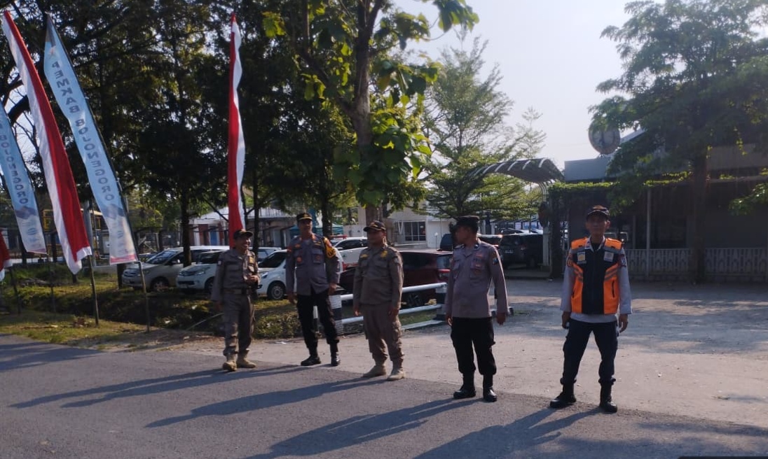 Cegah laka lantas Polsek Tambakrejo laksanakan pengaturan Pagi di jalur padat kendaraan