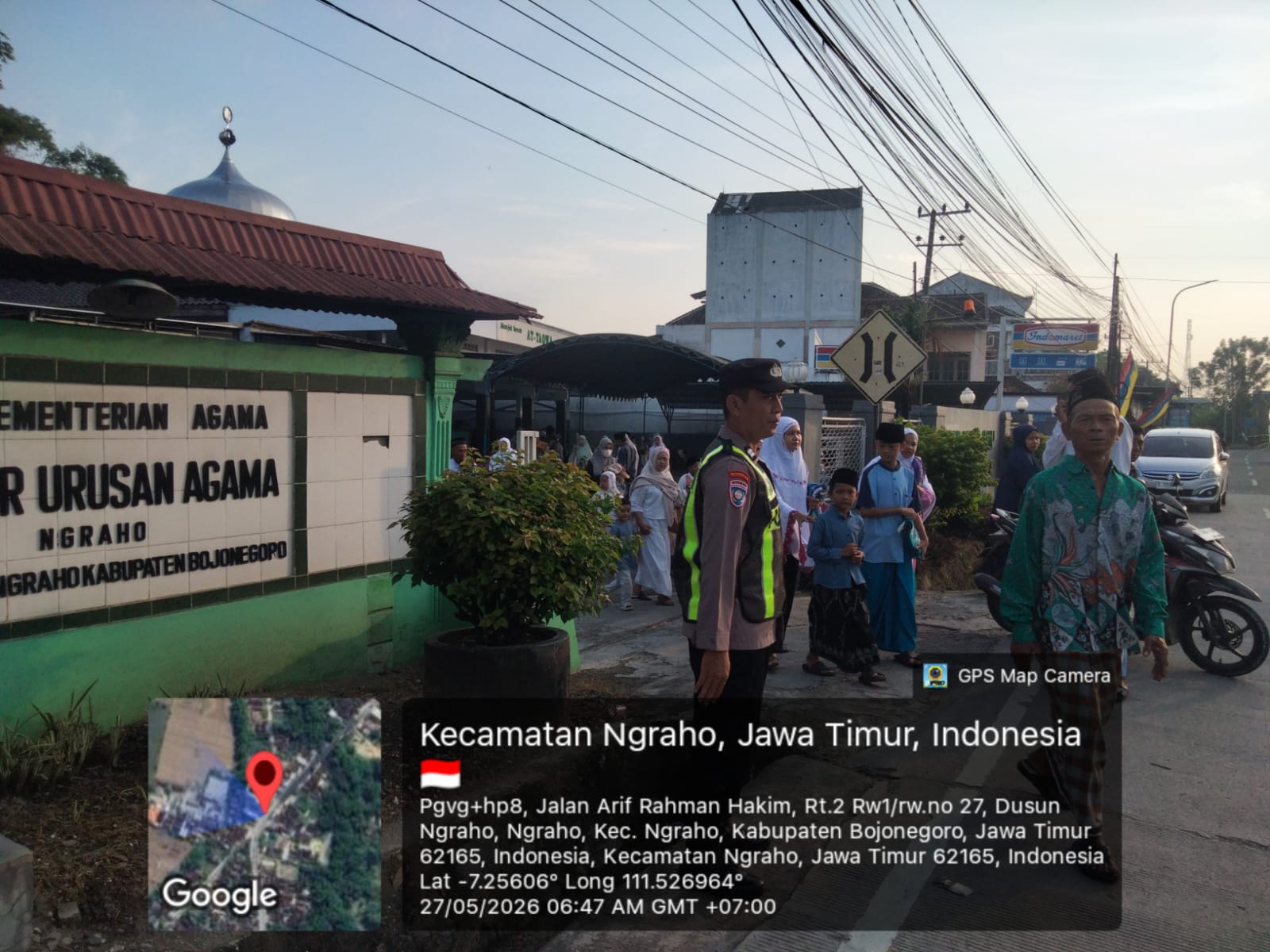 Polsek Ngraho Laksanakan Pam Sholat idul Adha 1447 H untuk menciptakan situasi aman kondusif.