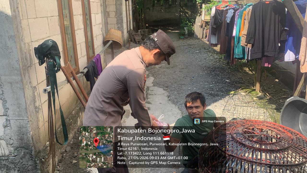 Polsek Purwosari Bagikan Daging Kurban kepada Masyarakat Wujud Kepedulian Polri Terhadap Warga
