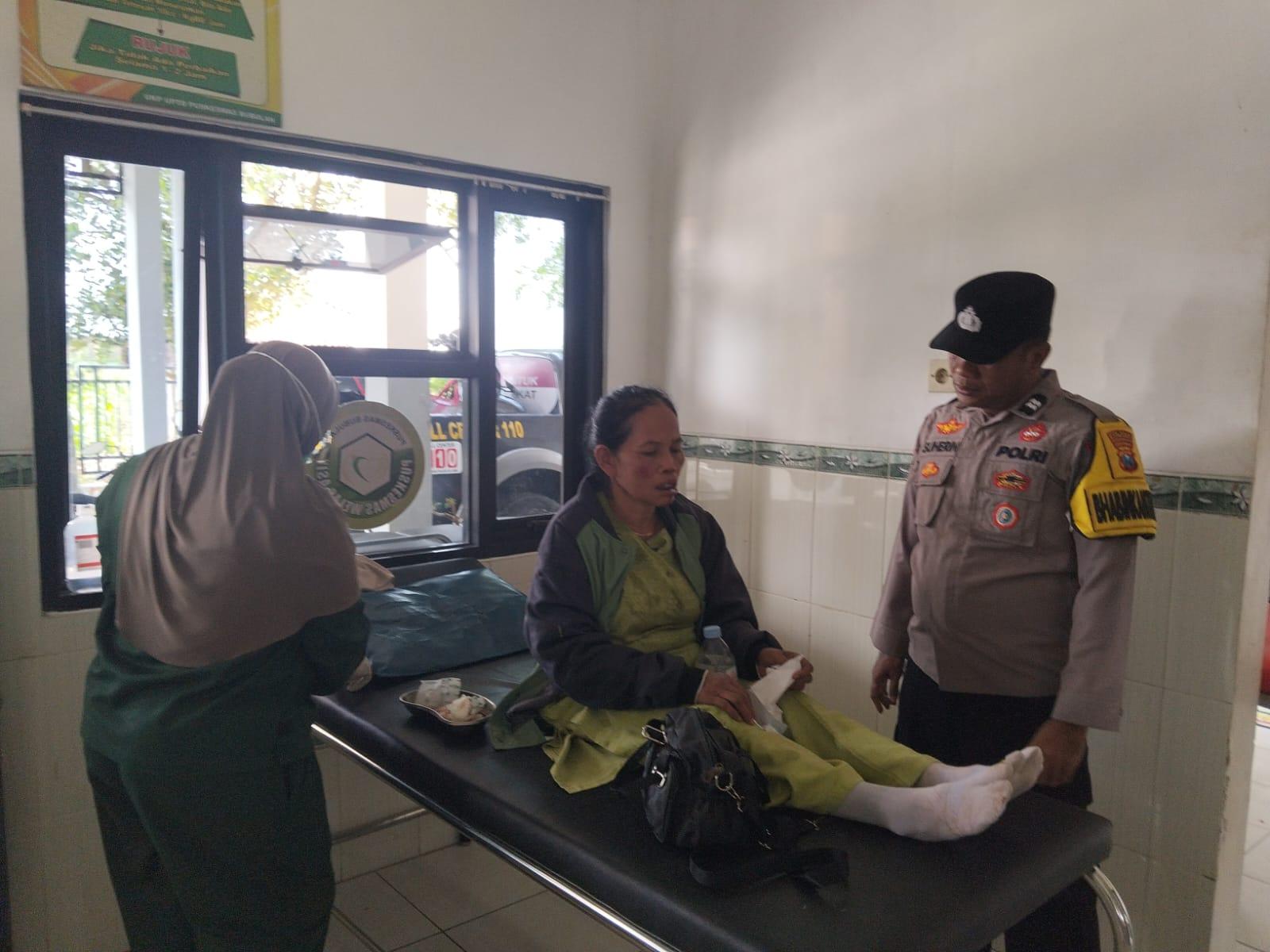 Respon Cepat Anggota Polsek Bubulan Datangi TKP Laka Tunggal