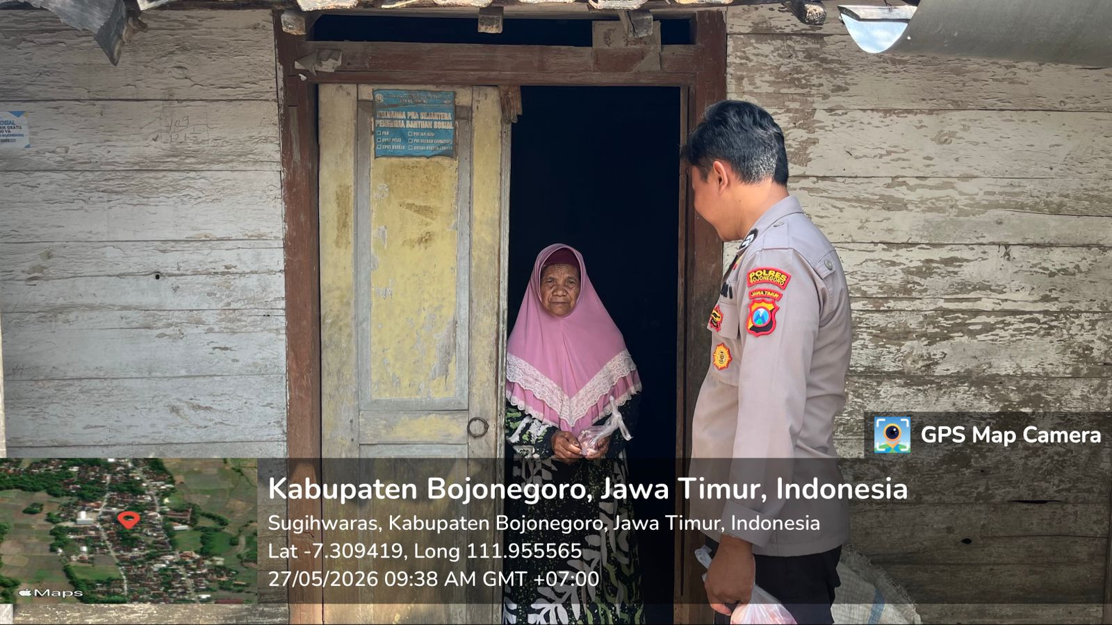 Idul Adha 1447 H, Polsek Sugihwaras Polres Bojonegoro Bagikan Paket Daging Kurban Untuk Warga