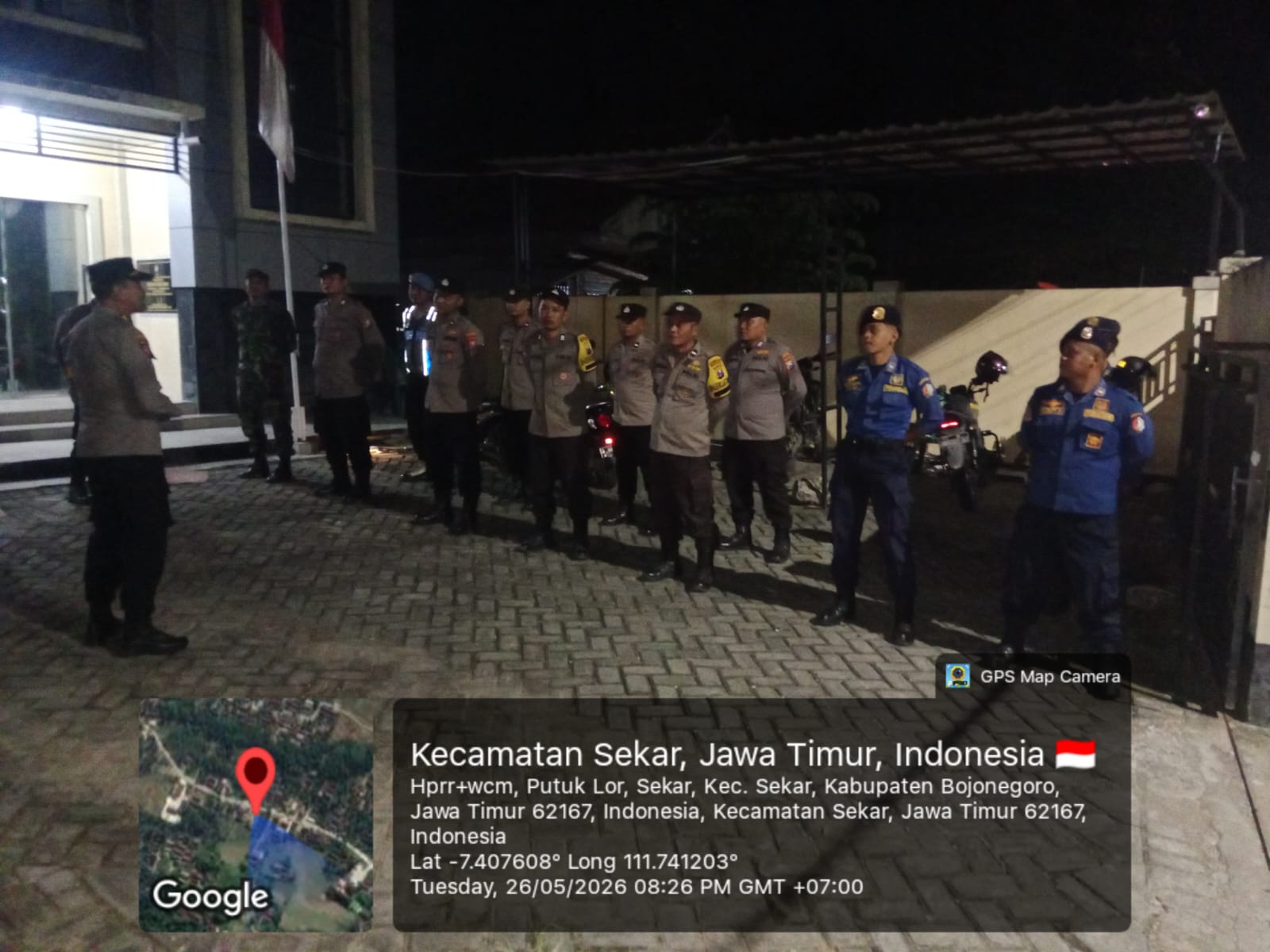 Kapolsek Sekar Pimpin Patroli Gabungan TNI POLRI dan Instansi Pemerintah Untuk Menjaga Kondusifitas Wilayah Sekar menjelang Perayaan Malam Hari Raya Idul Adha 1447 H