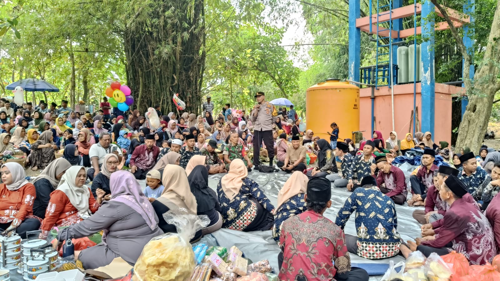 Jaga Kearifan Lokal, Kapolsek Purwosari Hadiri Tradisi Sedekah Bumi Bersama Warga