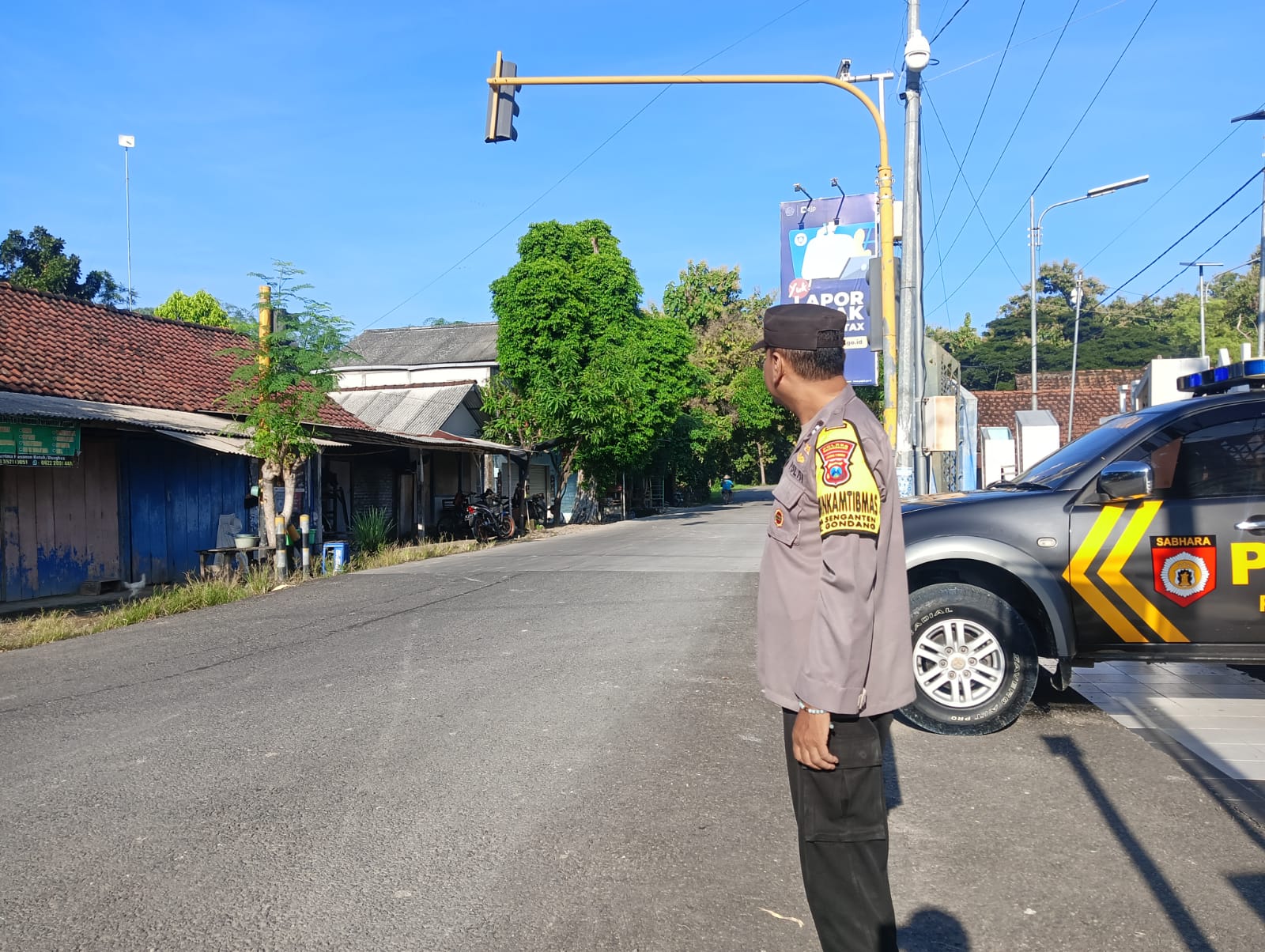 Polsek Gondang Melaksanakan Program Sapa Pagi