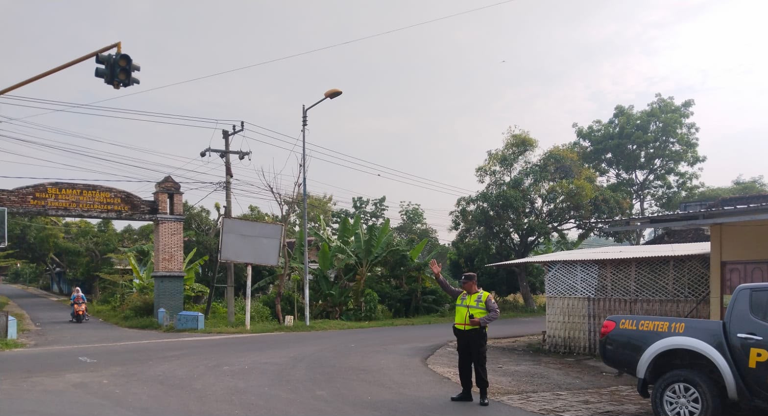 Antisipasi Laka lantas di jalan Polsek Malo laksanakan Pengaturan Lalu lintas