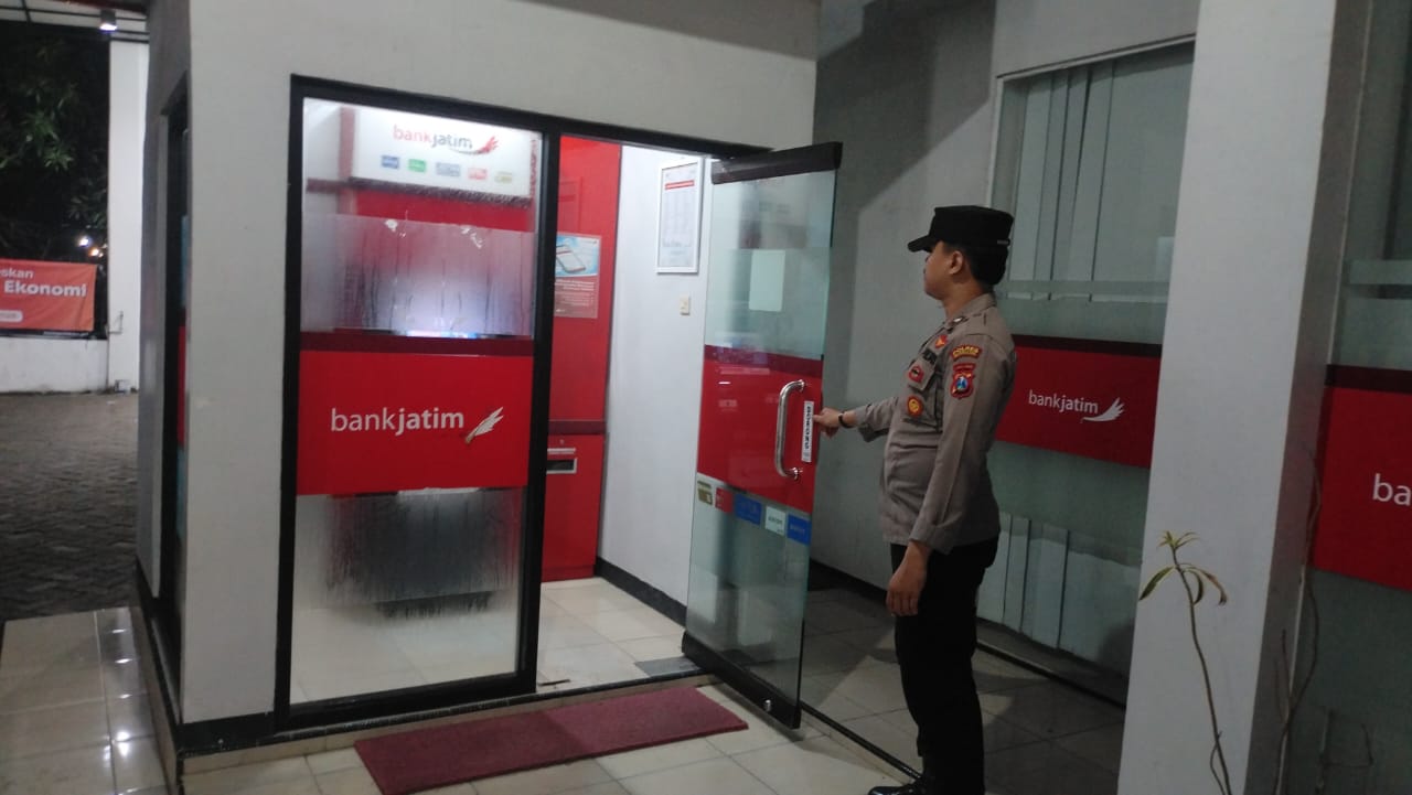 Antisipasi Libur Panjang, Anggota Polsek Dander Laksanakan Patroli Obvit Perbankan Bank Jatim Dander