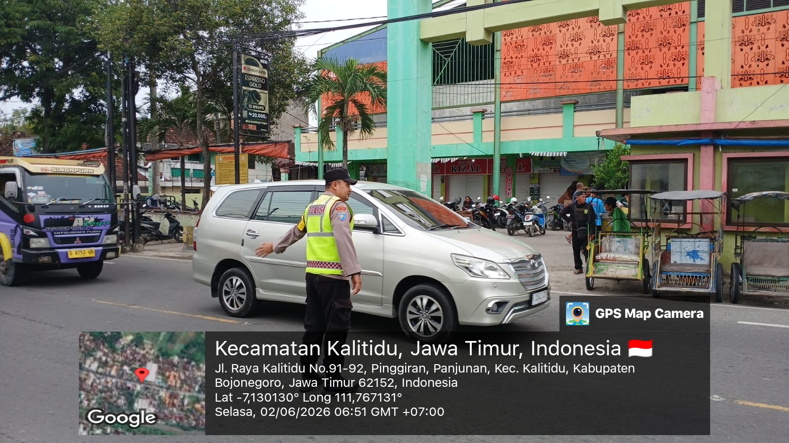 Cegah Kemacetan, Personel Polsek Kalitidu Turun Jalan Atur Lalu lintas