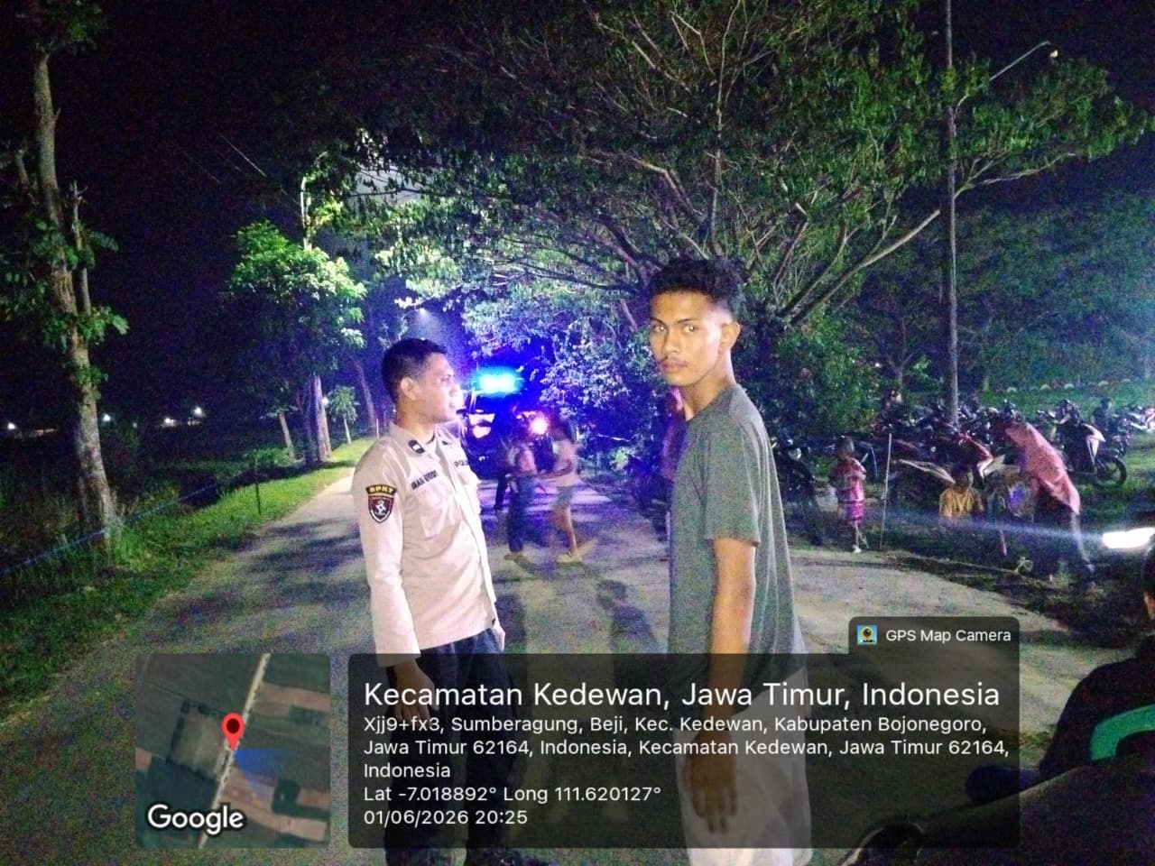 Piket Jaga Polsek Kedewan Laksanakan Patroli Pasar Malam di Desa Beji, Ciptakan Aman Bagi Masyarakat
