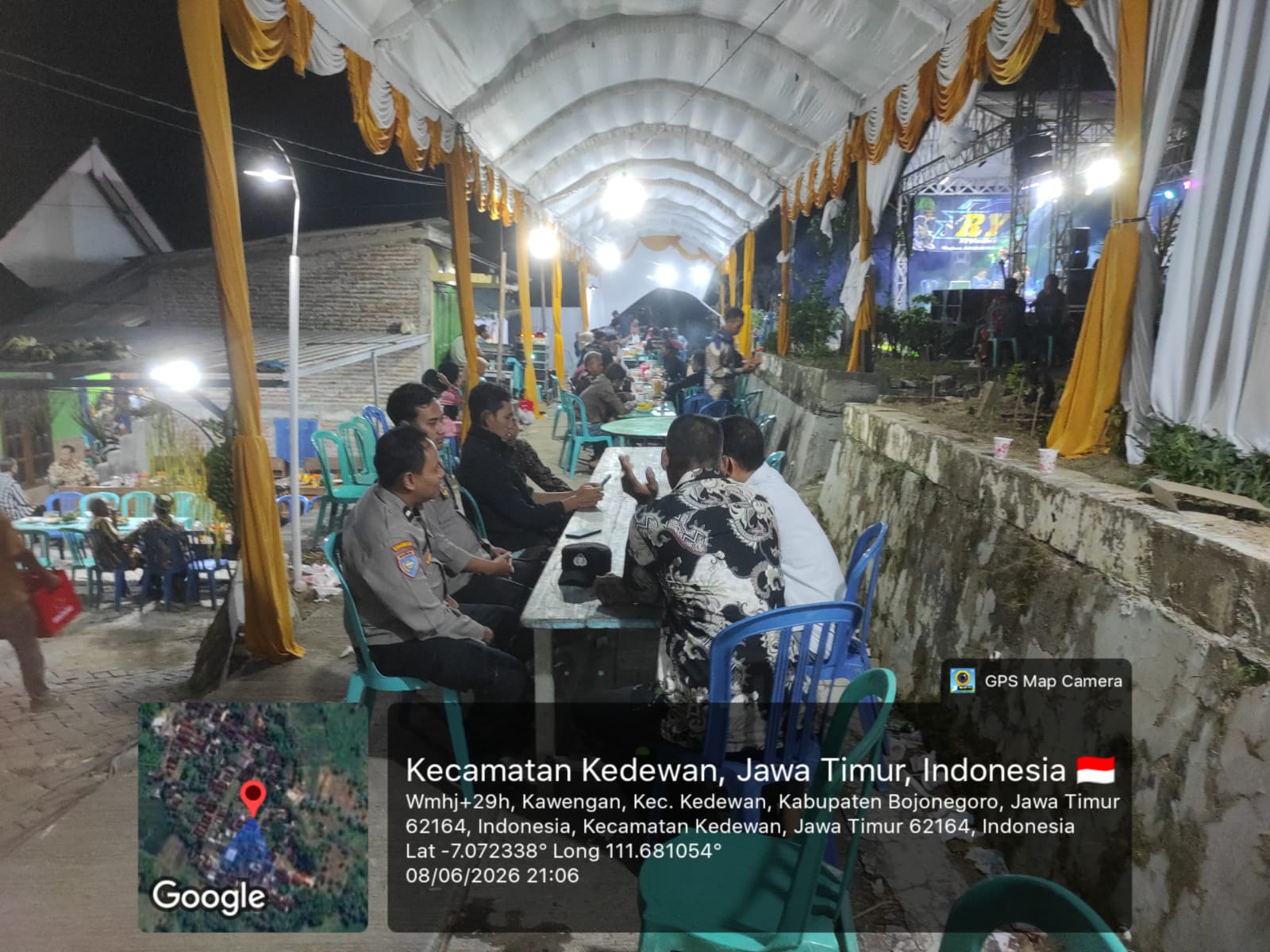 Personel Polsek Kedewan Melaksanakan Pengamanan Kegiatan Masyarakat (Campursari) di Desa Kawengan