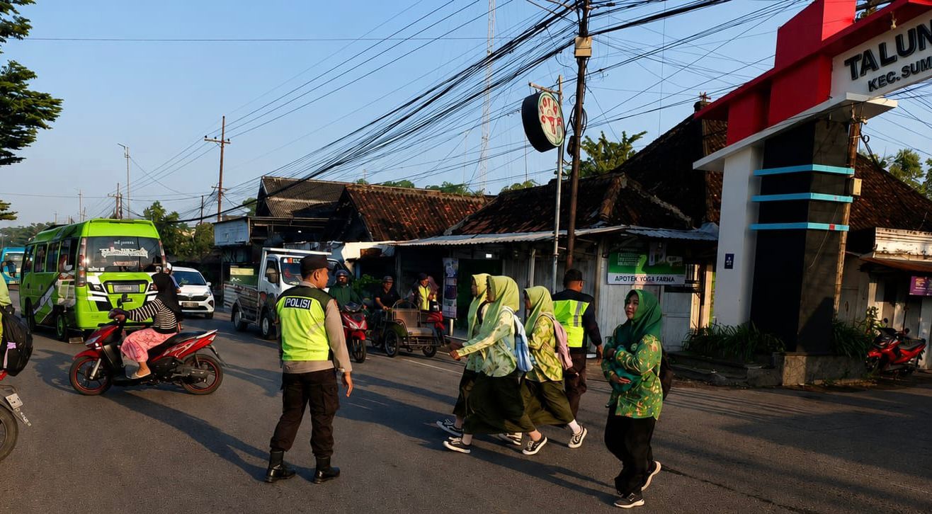 Anggota Polsek Sumberrejo Tingkatkan Kegiatan Sapa Pagi, Atur Lalu Lintas Cegah Kemacetan Di Jalan
