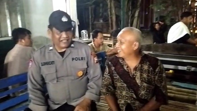 Patroli Dialogis Kamtibmas Malam Hari, Polsek Trucuk Sambangi Rumah Warga